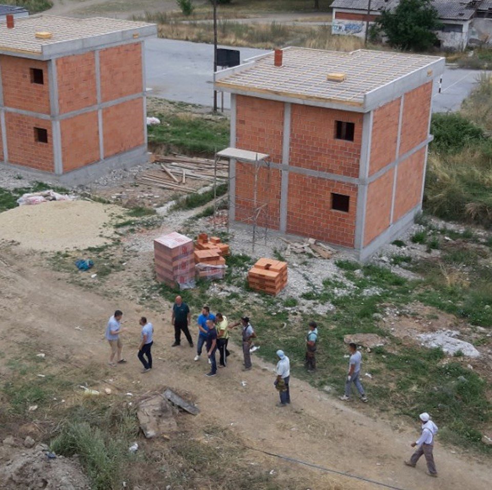 Слики од местото на настанот: Усеини крадел вода, па тепал и се заканувал со убиство