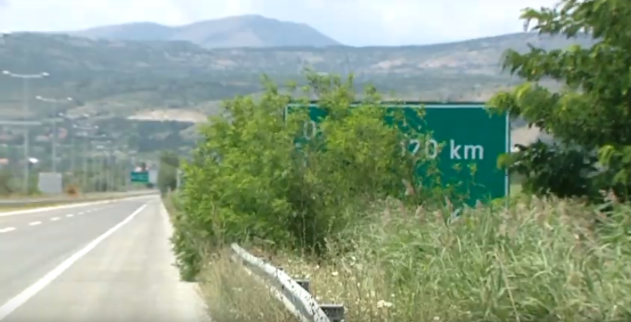 Џунгла на патот, не се гледаат патоказите, опасно за возачите