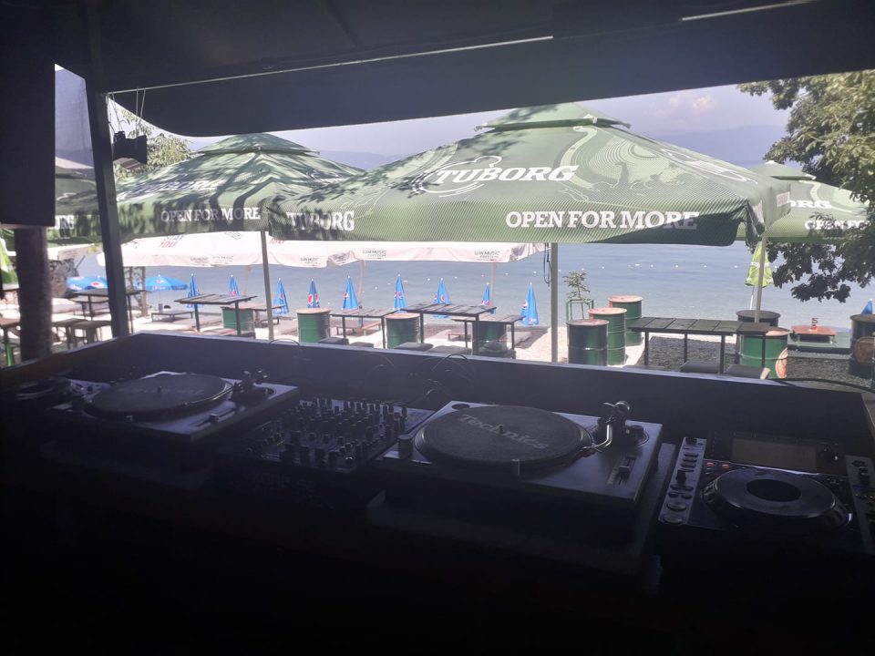 Го замолив да не ме турка, а полицаецот буквално ми ја затна „муцката” со раце