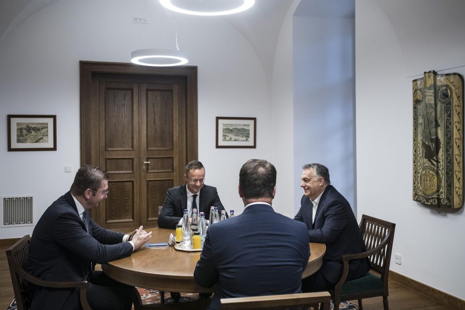 Со највисоки државни почести Обран го пречека Мицкоски во Будимпешта