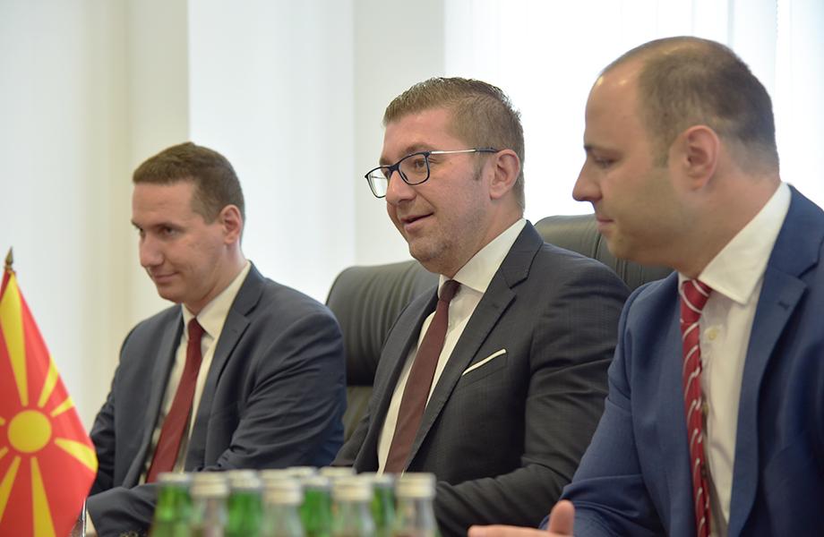 Предвремени парламентарни избори ќе покажат дали Македонија навистина блеска