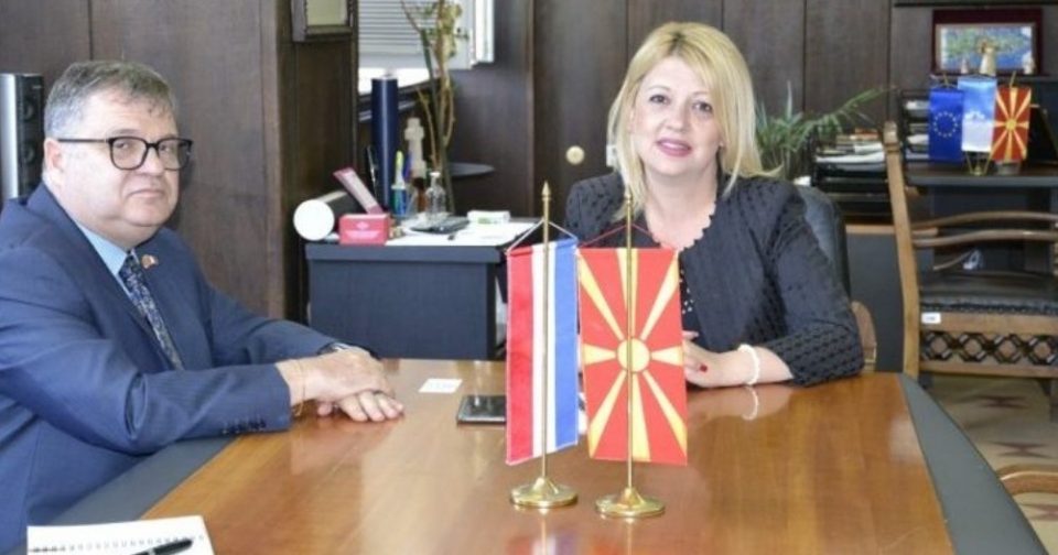 Мерко го испочитува Тимоние, Живка го навреди: СДСМ го пречека Французинот со холандско знаме