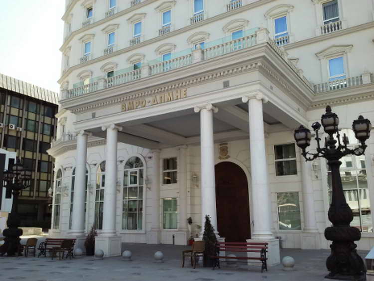 ВМРО-ДПМНЕ до Заев: Повеќе се снаоѓате во криминалот отколку во историјата