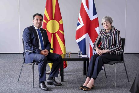 Заев се сретна со Тереза Меј: Да ги продлабочуваме силните билатерални односи