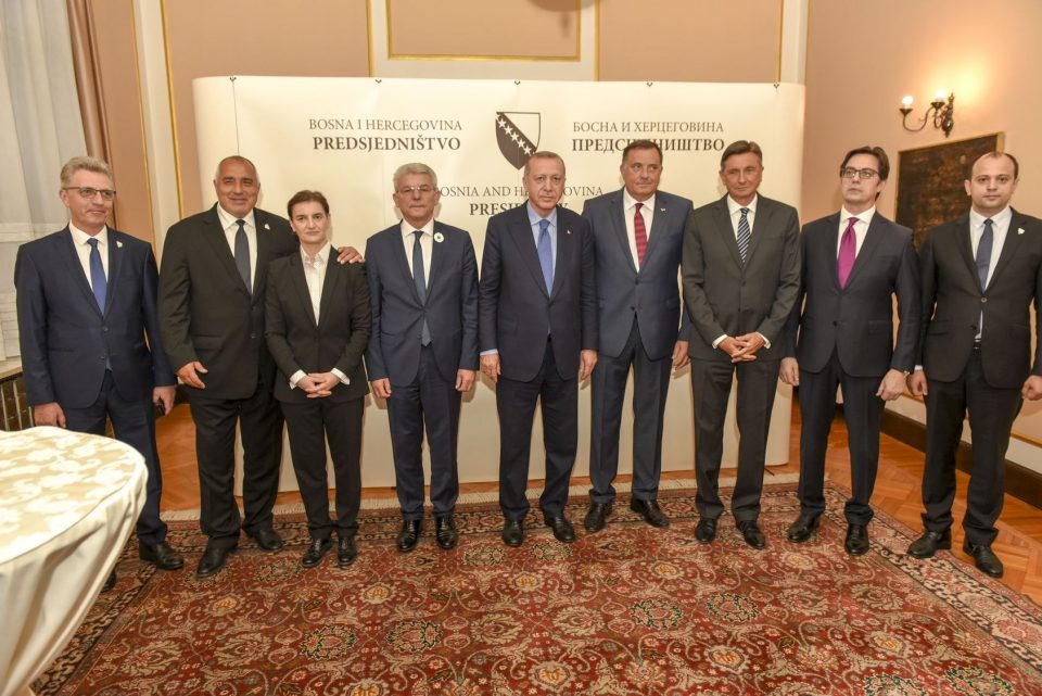 Немојте „љубави“ на Бојко, како бикче е…