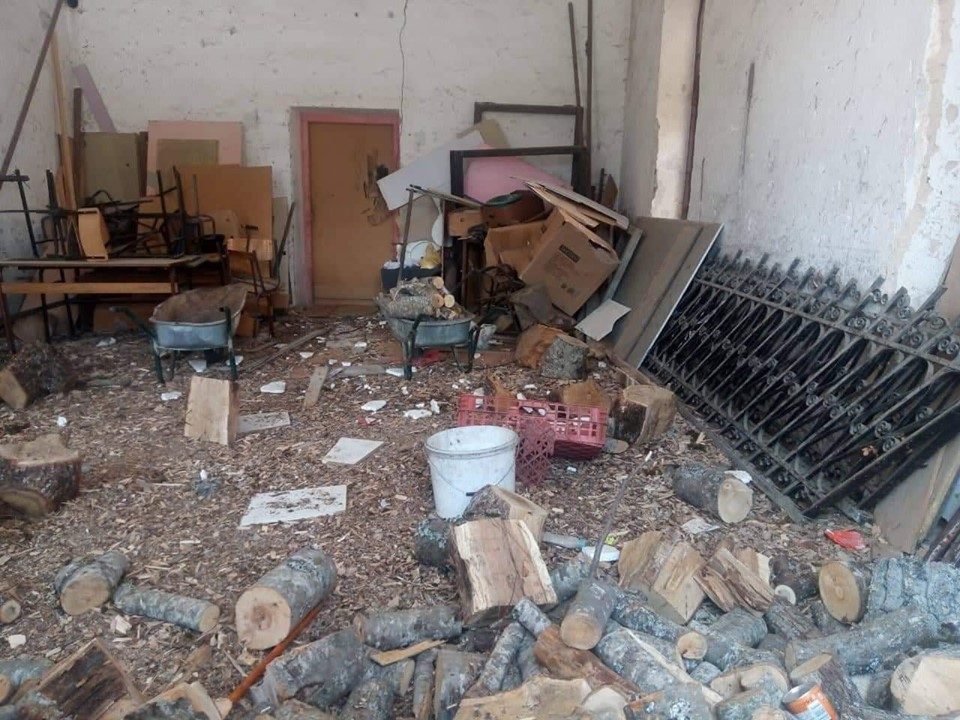 Мерко ќе се вози во ново „Ауди А6“, а првачињата во Струга ќе учат во мувлосано училиште