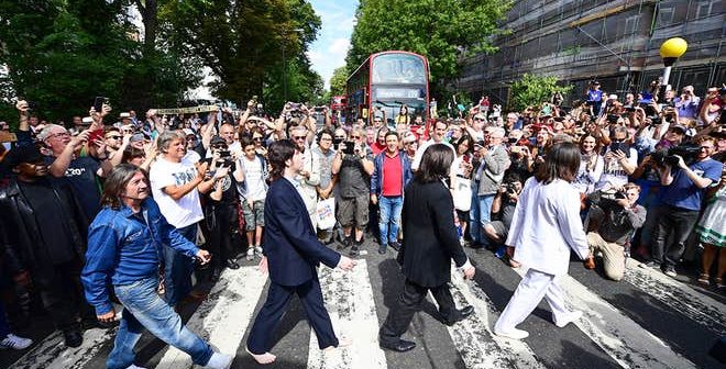 Обожавателите на „Битлси“ се собраа да одбележат 50 години од албумот „Abbey Road“