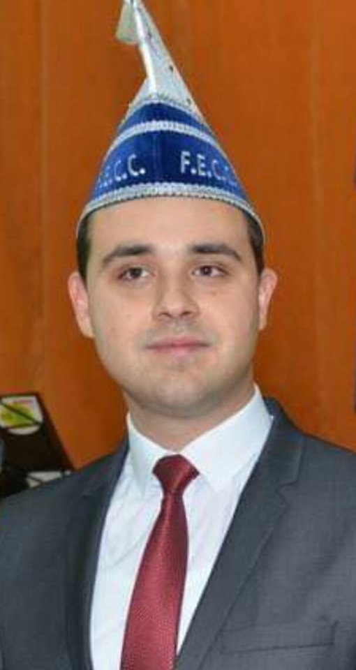 Ај пренесете му на ку*ево дека струка работам за пари, а активизам за без пари!