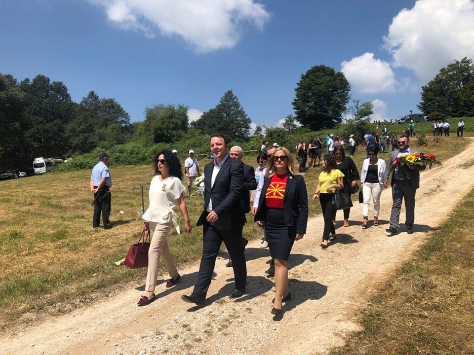 Делегацијата на ВМРО-ДПМНЕ спречена да положи венец на гробот на Никола Карев