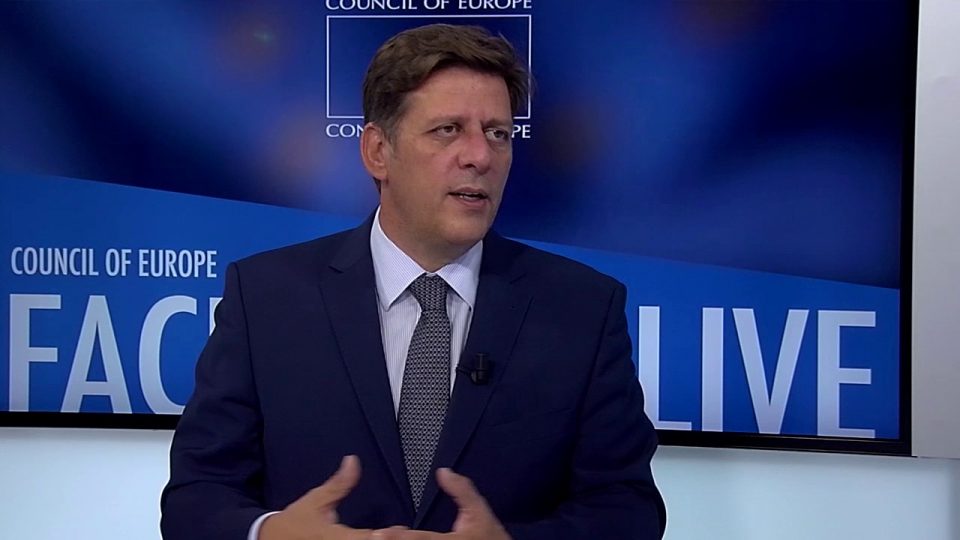 Варвициотис: Комисија во име на грчката влада го следи спроведувањето на Договорот од Преспа