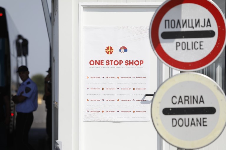 Од денес границата со Србија се поминува со едно чекање