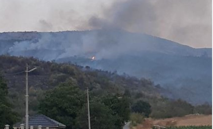 Голем пожар му се заканува на селото Ораовец