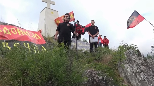 Да ве полазат морници: Прилепчанец ја пее „Земјо Македонска” на врвот Ножот