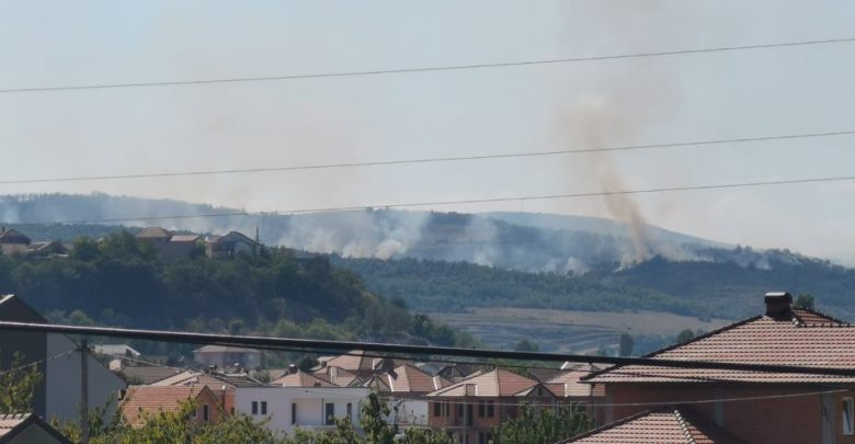 Локализирани 70 проценти од пожарот кај Љубин, интервенира и авион на ДЗС