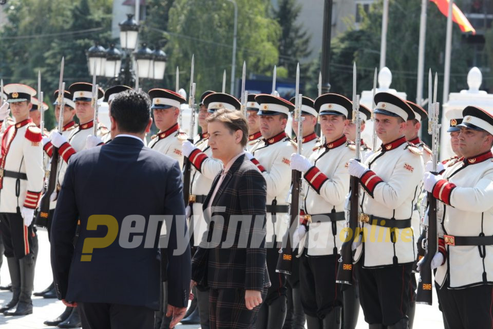 Брнабиќ утре во посета на Скопје