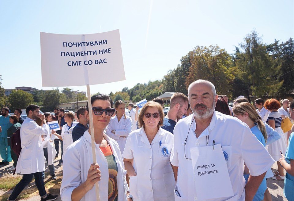 Филипче го поддржа протестот на лекарите: Со насилство не се постигнува ништо