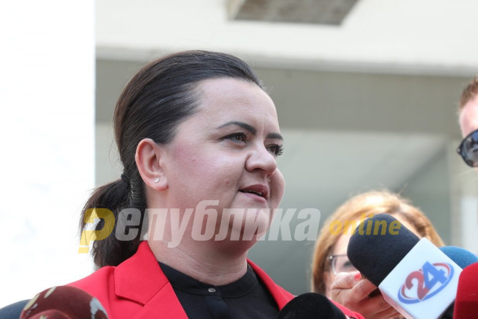 Ременски се одзва на повикот, јавно ќе ги објавела сите поднесоци ставени во фиока