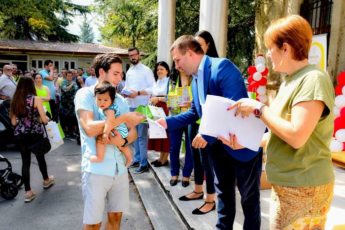 Општина Центар додели парична помош за новороденчиња