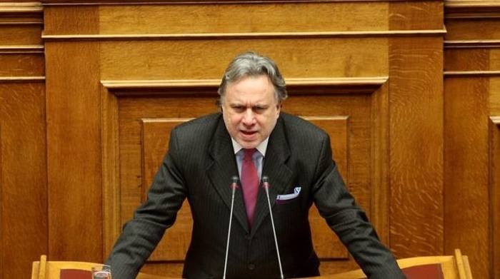 Катругалос: Се чини дека Атина сака да ги стави Македонија и Албанија во пакет