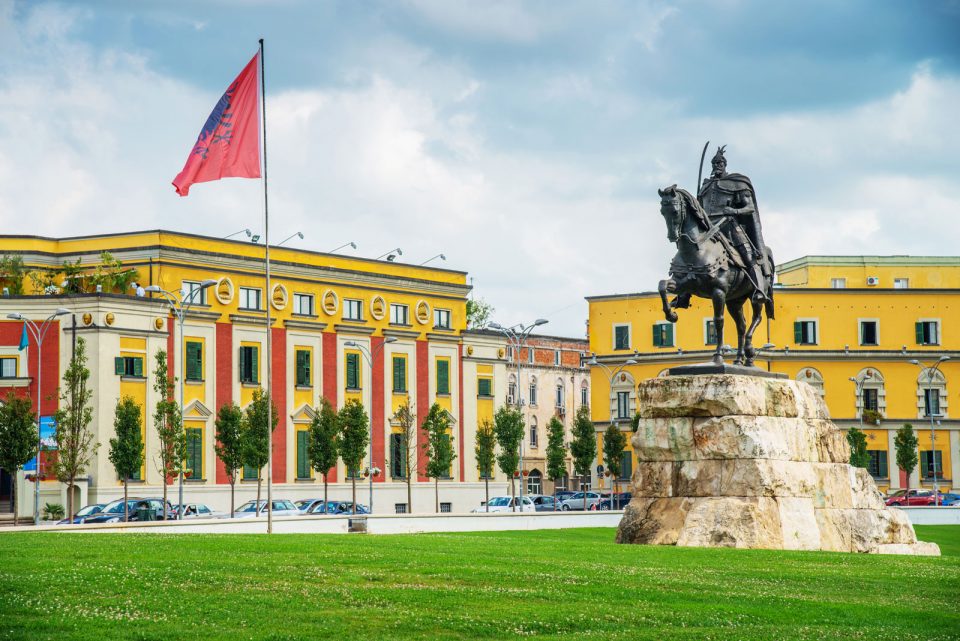 Албанија го менува законот за азил