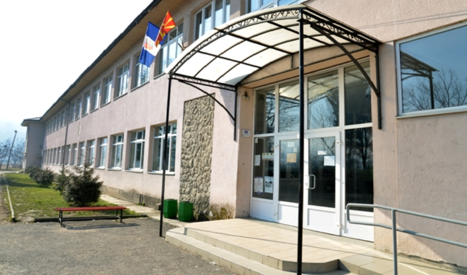 Невакцинирани деца вратени дома на првиот училишен ден