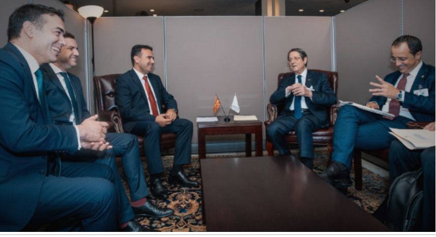 Заев на средба со претседателот на Кипар: Македонија подготвена да прифати сеопфатни односи со Кипар