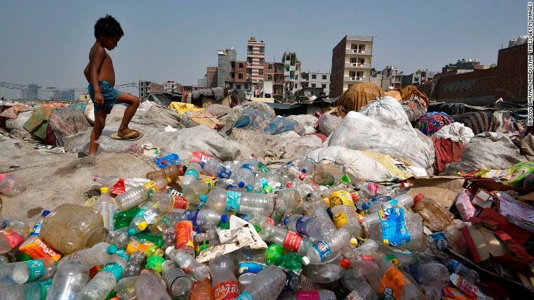 Индија ја забрани пластиката за еднократна употреба