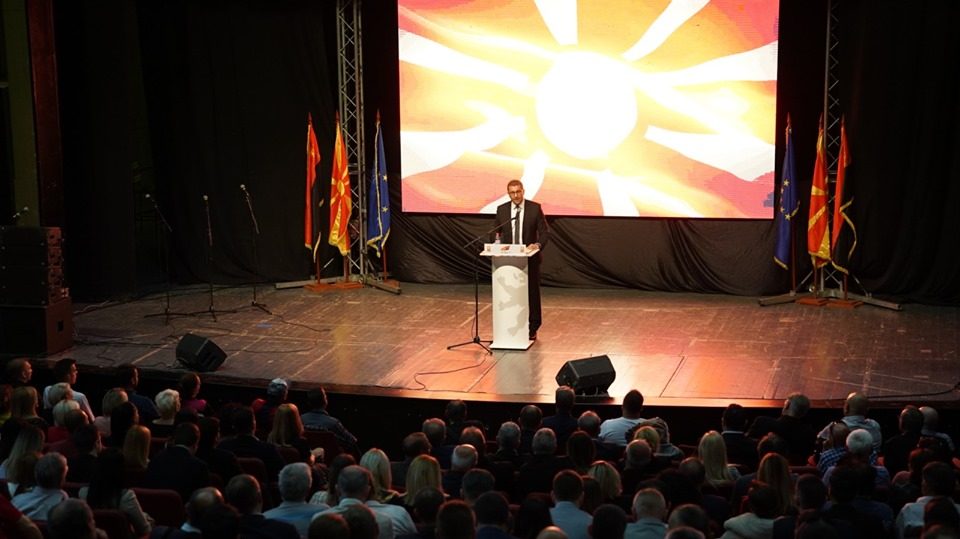 Блискоста со мене не ви носи привилегии, нема да имам милост кон оној кој ќе посегне по корупција!