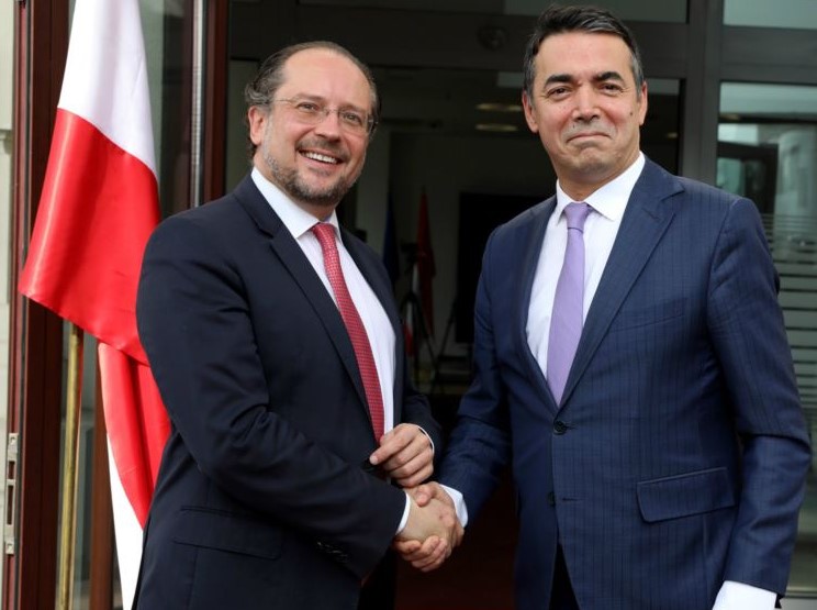 Димитров не сака Албанија да ѝ биде пречка на Македонија за датум