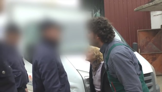 Со извршители избркано цело семејство на улица
