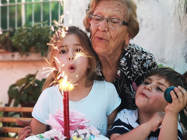 Родените во октомври доживуваат стота