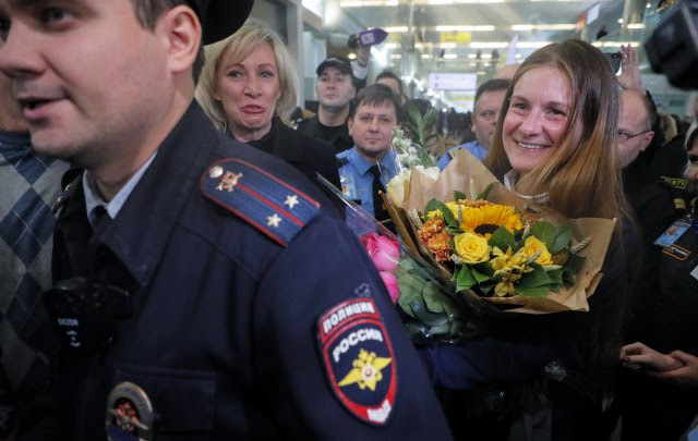 Ослободената руска агентка Марија Бутина пристигна во Москва