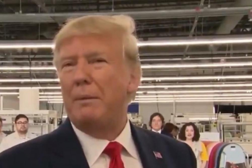 Трамп го исмеа Макрон: Новинар му постави интересно прашање, а одговорот ги изнасмеа сите