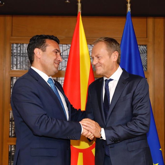 Туск: Направив сè што можев, но треба да се случи чудо за да се согласи Макрон