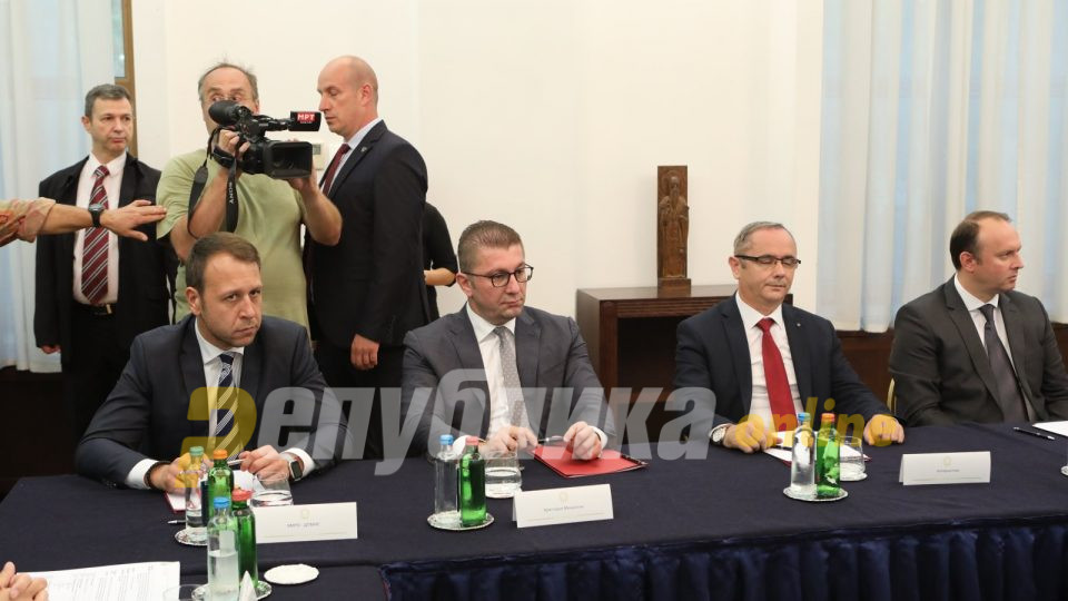 Мицкоски побарал, а политичките лидери се сложиле: Македонија да реагира на декларацијата на бугарската влада