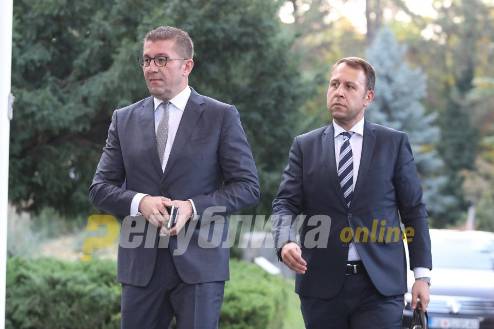 Иако се тешки времиња изборот никогаш не бил појасен: Од 3 јануари техничка влада, на 12 април избори