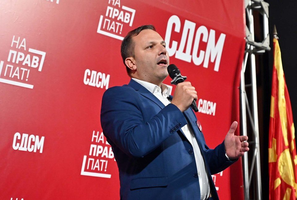 Спасовски предизборно им подели по една бонус плата на полицајците