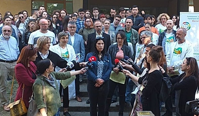 Вработените и студентите од Институтот за биохемија излегоа на протест