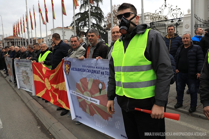 Сите на улица: Протестираат полицајците од редовната, шумската и затворската полиција