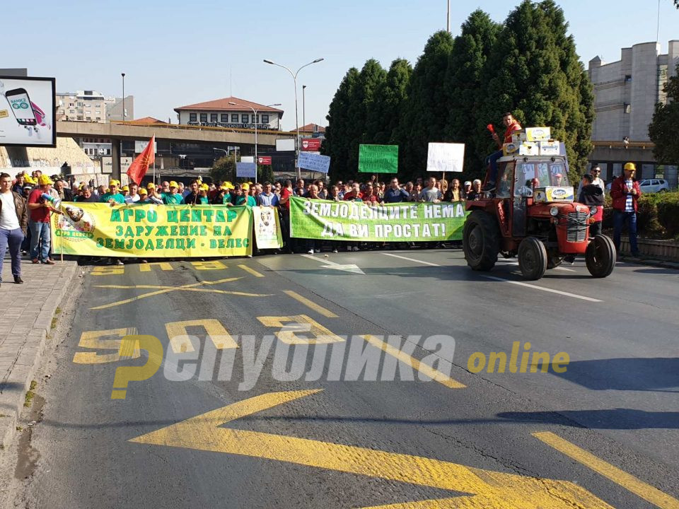 Земјоделците гневни, се закануваат со масовни протести