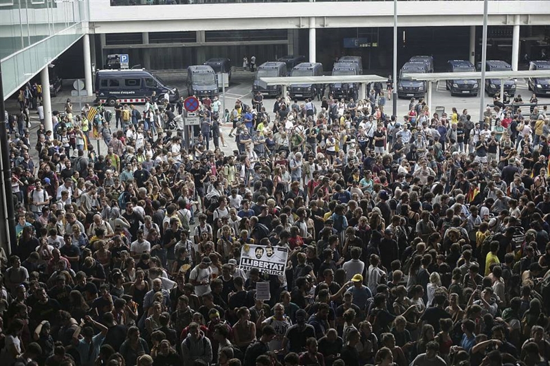Откажани уште 45 летови на аеродромот во Барселона, протестите продолжуваат