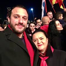 Ќе биде ли Фрики храбра како шарениот Павле, па да си поднесе оставка од функциите кои ја штитат?