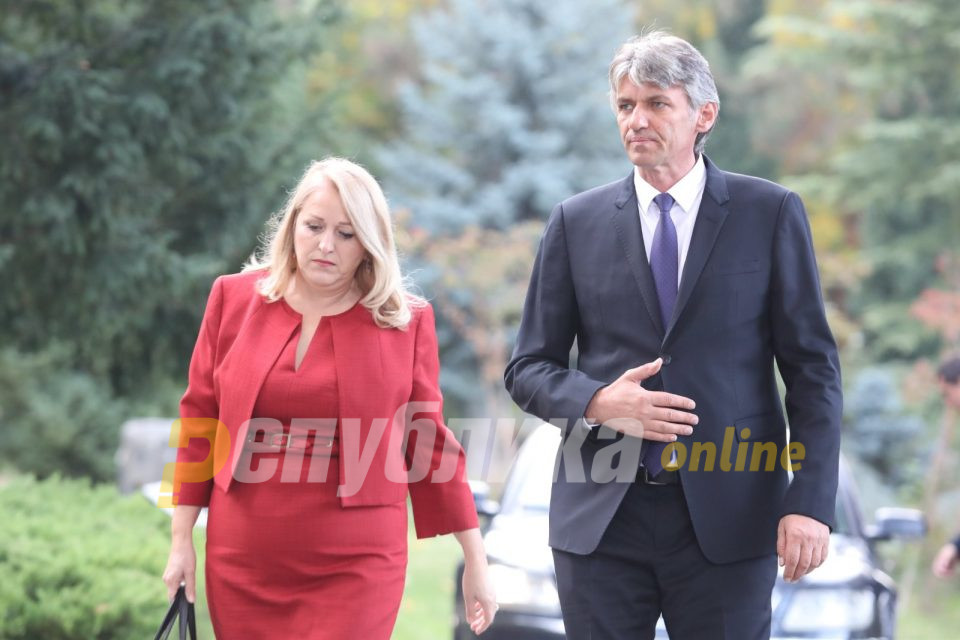 Села: Граѓаните сакаат да се врати демократијата