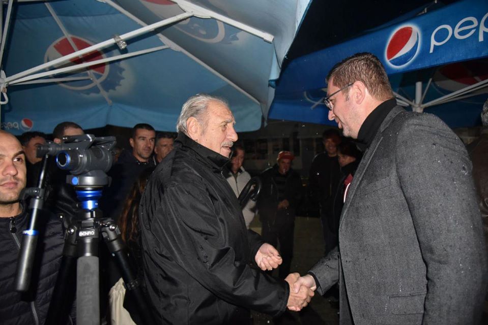 Мицкоски: Македонија е заложник на алчноста на Заеви!