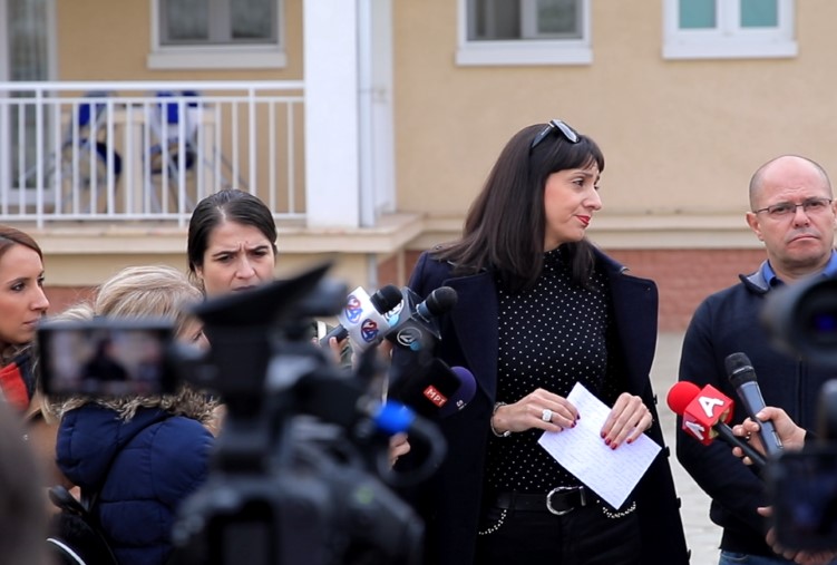 Излегоа на протест: Жителите на Визбегово не сакаат Дом за згрижување на деца со воспитни проблеми во нивното село