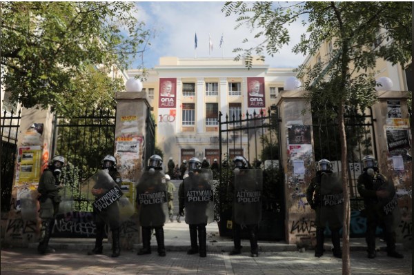 Факултетите во Грција под опсада: Протестираат студентите против промените во законите за образование