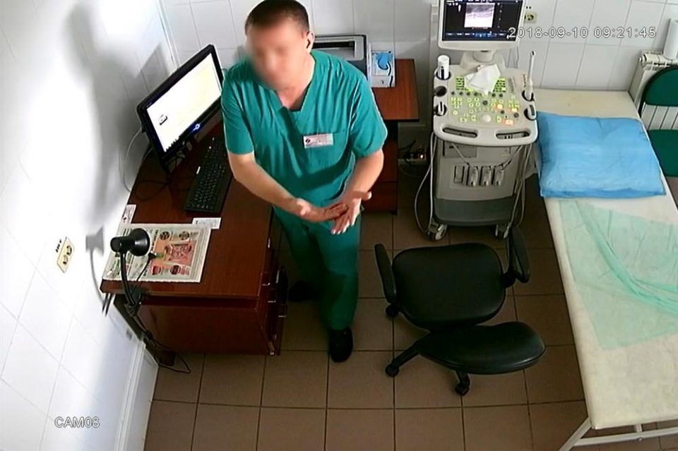 Светот згрозен: Жени оделе на гинеколог, а тој ги снимал и видеата ги објавувал на порно сајт