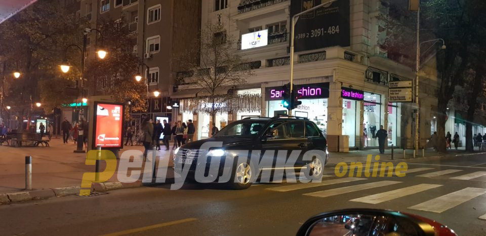 Џипот на татко му, пешачкиот на мајка му