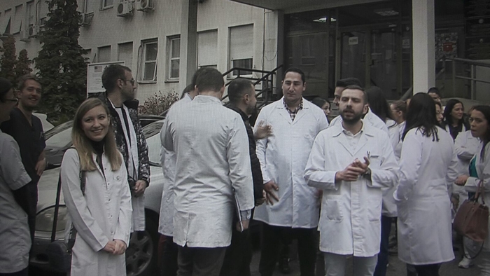 Приватните специјализанти на стоматологија излегоа на протест пред Министерството за здравство