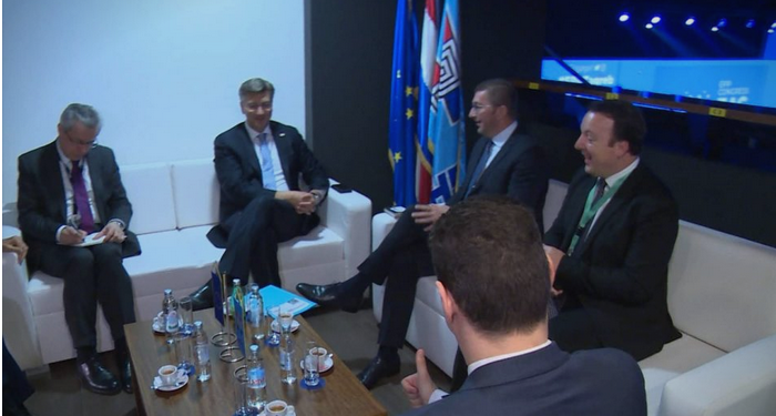 Мицкоски од Загреб: Македонија заслужува да ја водат посветени политичари!